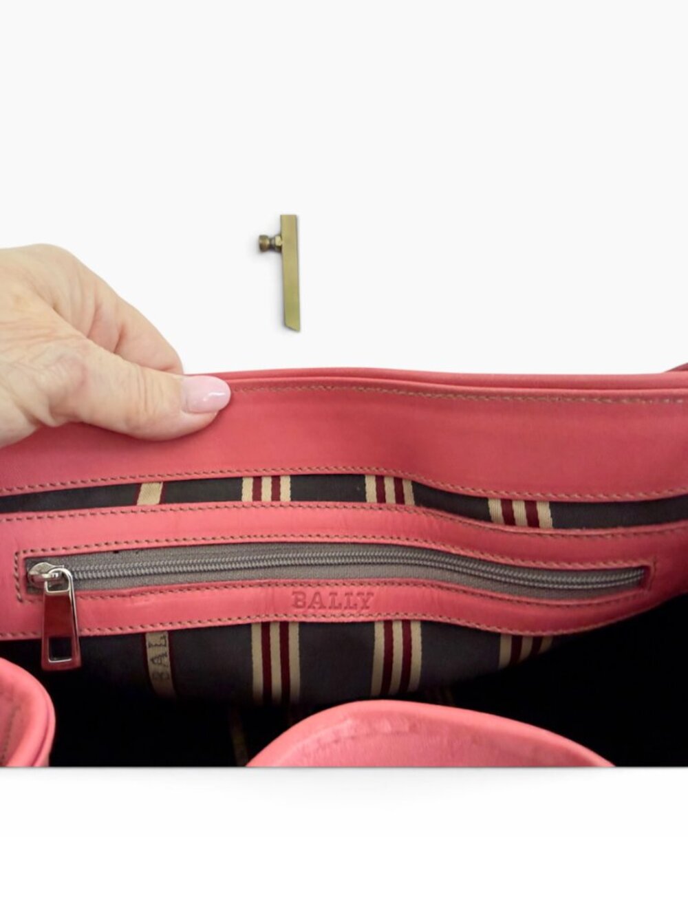 Bally Ciffra Coral Pink Leather Shoulder Bag Lock Key Clochette Made in Italy - Picture 11 of 14